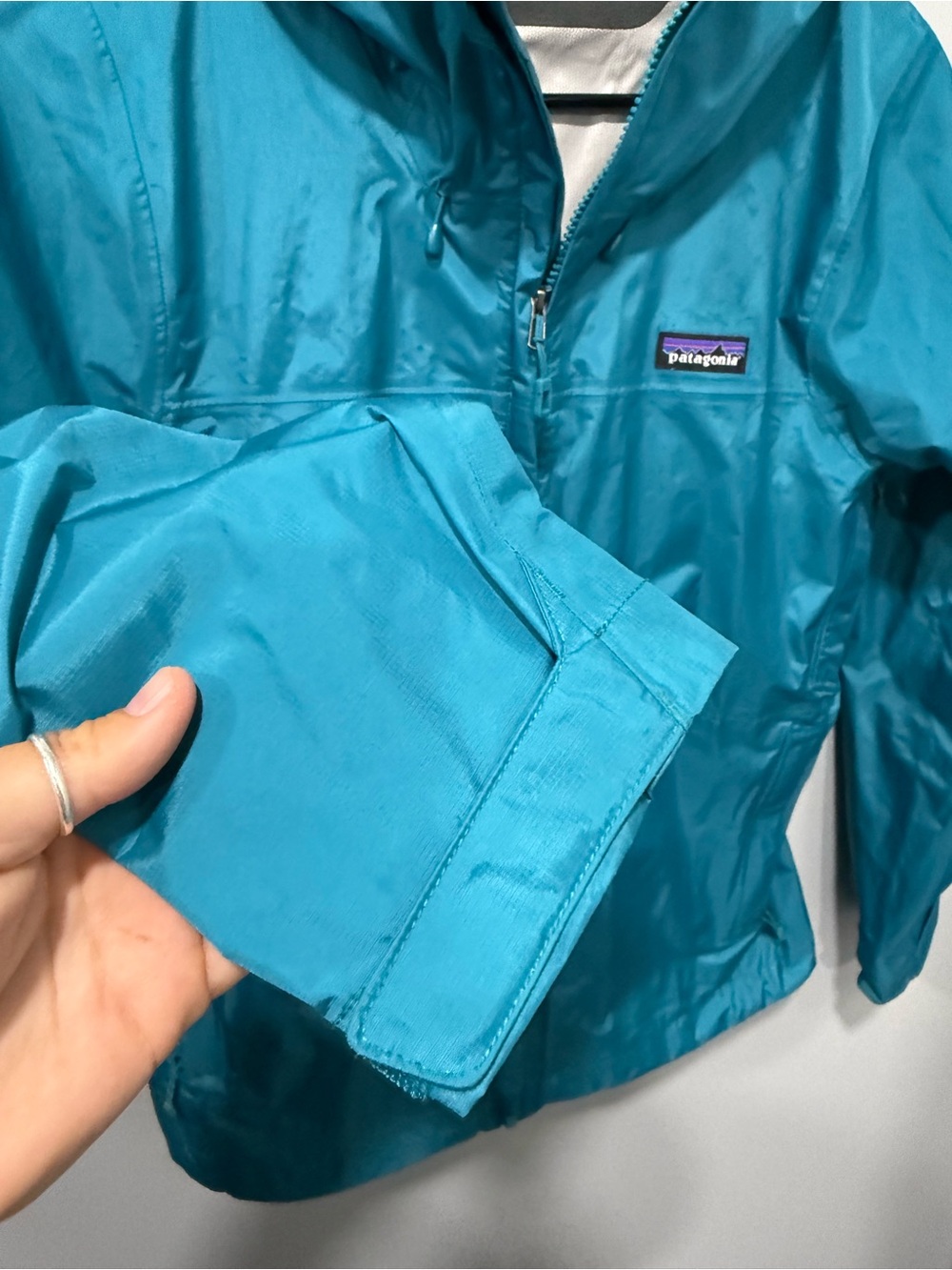 Womens size small Patagonia rain jacket - Picture 2 of 9